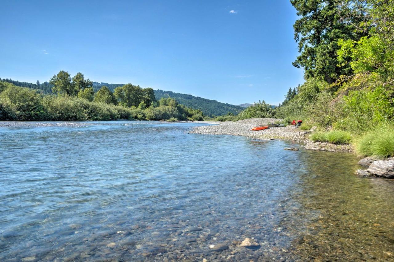 Quaint Riverside Reprieve With Kayaks And Floats! Brookings Exterior foto